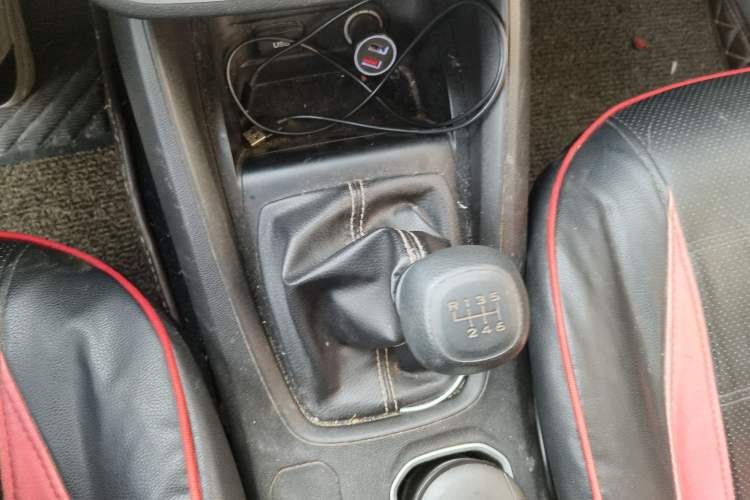 Used Wuling Hongguang S3 2018 1.5L Manual Standard Version China V Standard Gear Lever
