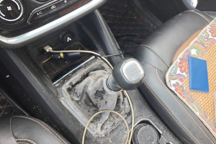 Used Wuling Hongguang S3 2018 1.5T Manual Luxury Model China V Standard Gear Lever
