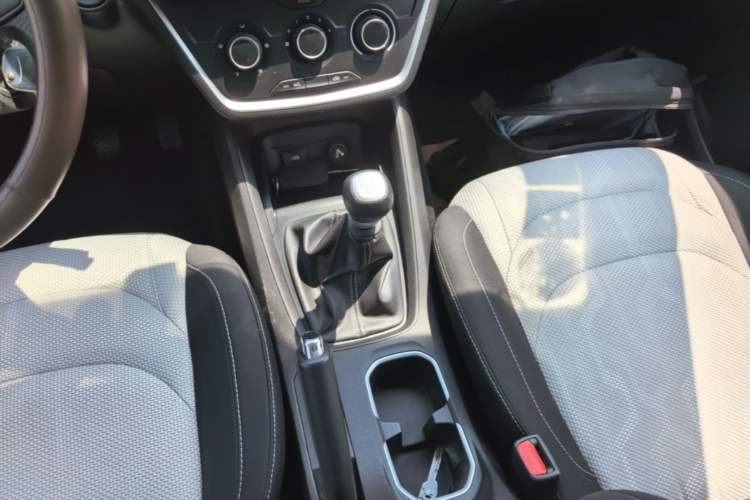 Used Wuling Hongguang S3 2018 1.5L Manual Standard Version China V Standard Gear Lever