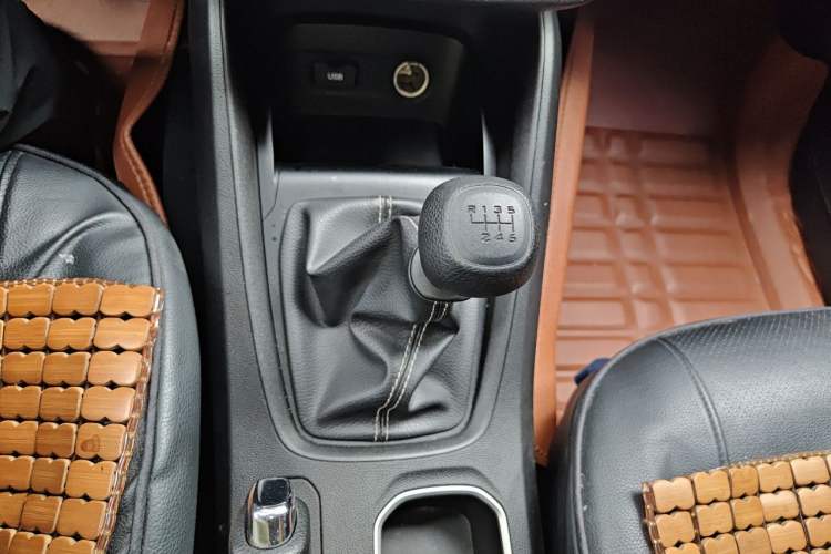 Used Wuling Hongguang S3 2018 1.5L Manual Standard Version China V Standard Gear Lever