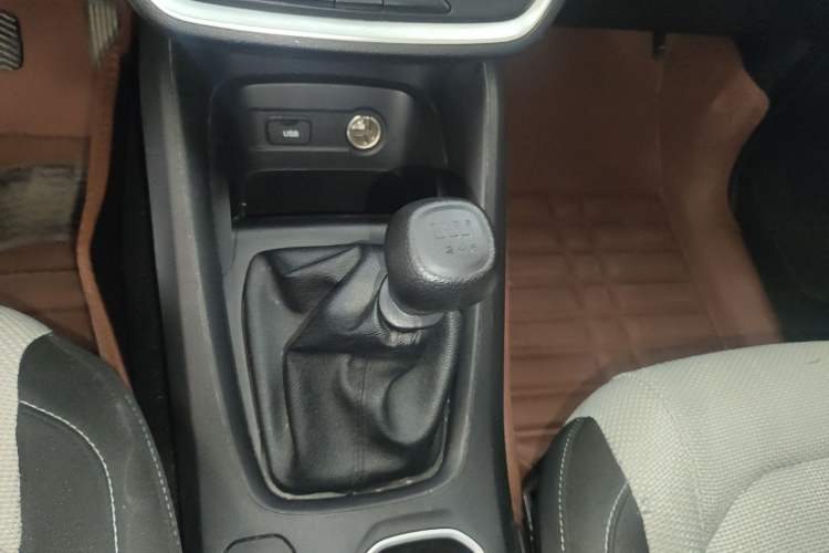 Used Wuling Hongguang S3 2018 1.5L Manual Standard Version China V Standard Gear Lever
