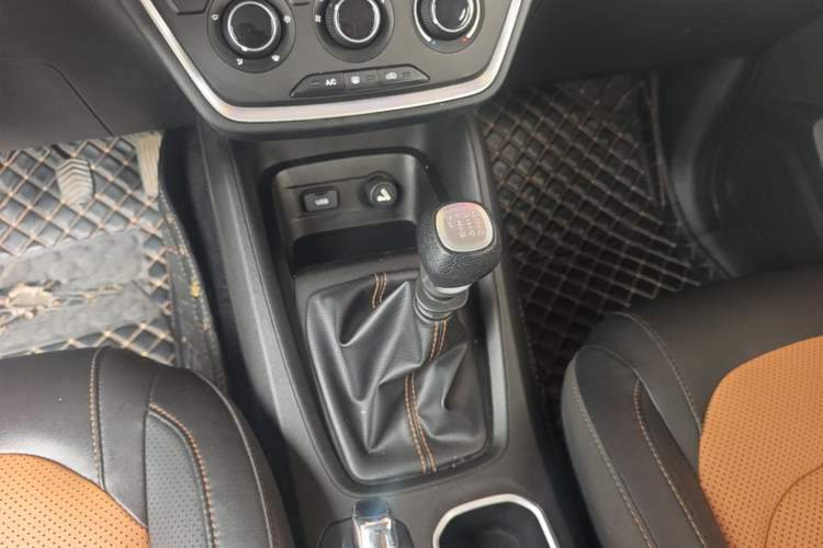 Used Wuling Hongguang S3 2018 1.5L Manual Comfort Model China V Standard Gear Lever
