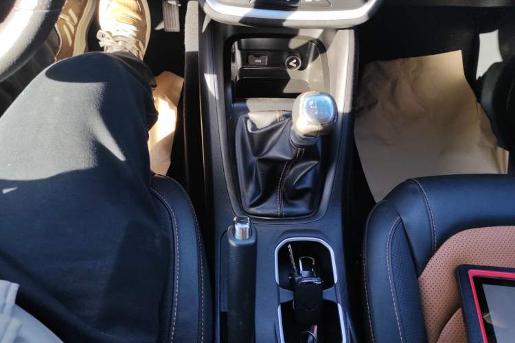 Used Wuling Hongguang S3 2018 1.5L Manual Comfort Model China V Standard Gear Lever