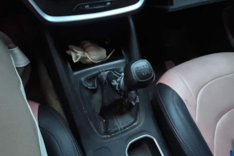 Used Wuling Hongguang S3 2018 1.5L Manual Standard Version China V Standard Gear Lever