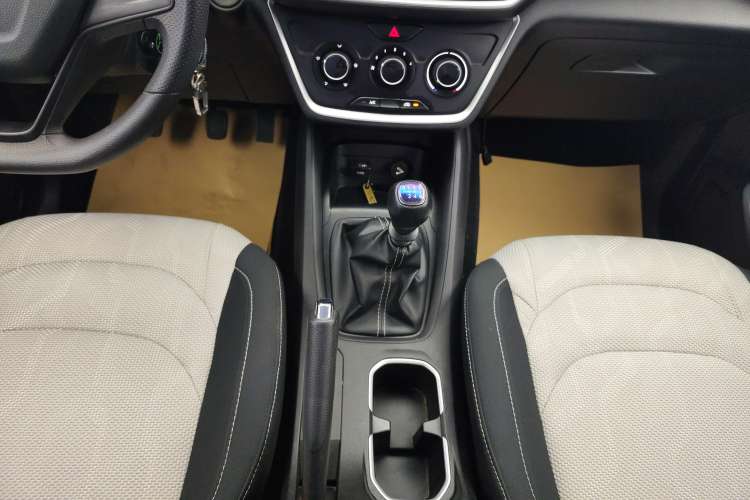 Used Wuling Hongguang S3 2018 1.5L Manual Standard Version China V Standard Gear Lever
