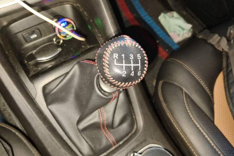 Used Wuling Hongguang S3 2018 1.5L Manual Comfort Model China V Standard Gear Lever