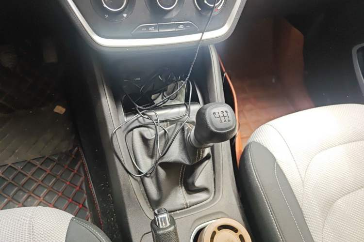 Used Wuling Hongguang S3 2018 1.5L Manual Standard Version China V Standard Gear Lever