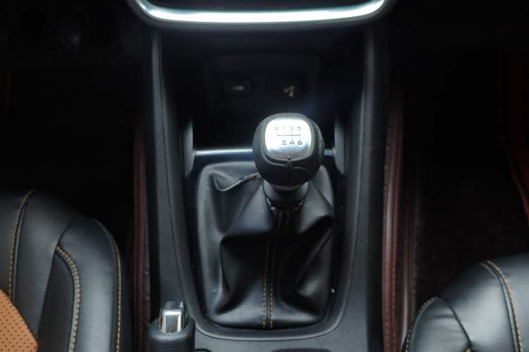 Used Wuling Hongguang S3 2018 1.5T Manual Luxury Model China V Standard Gear Lever