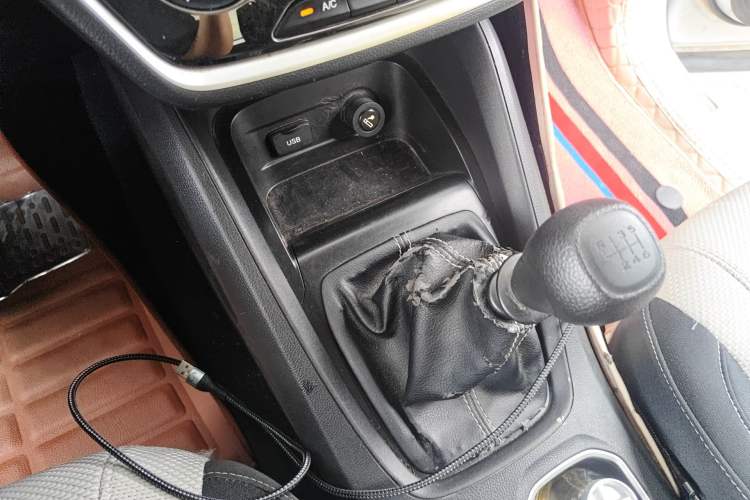 Used Wuling Hongguang S3 2018 1.5L Manual Standard Version China V Standard Gear Lever