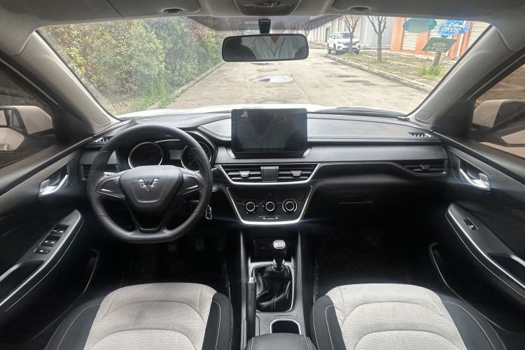 Used Wuling Hongguang S3 2018 1.5L Manual Standard Version China V Standard Interior 1