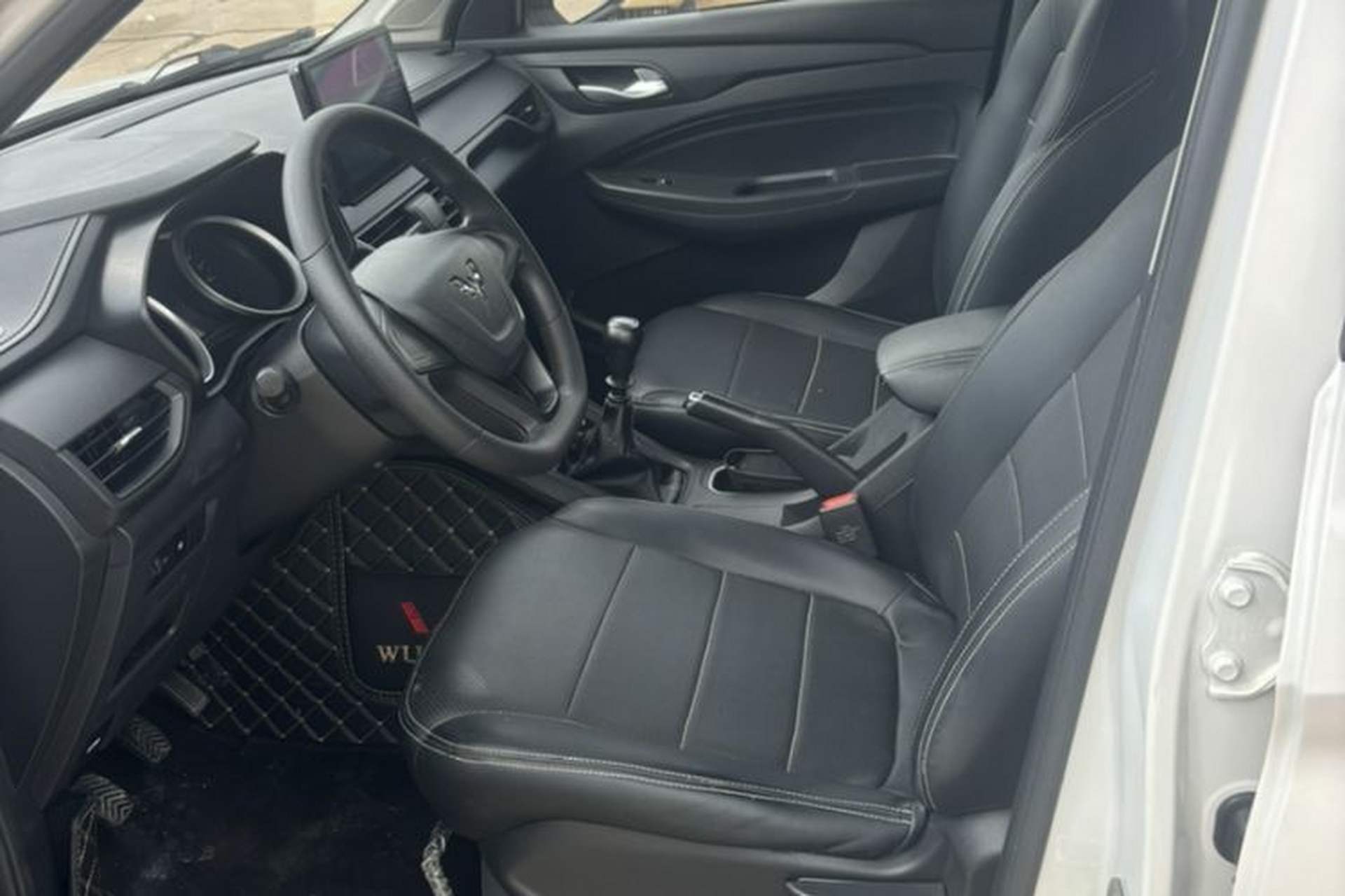 Used Wuling Hongguang S3 2018 1.5L Manual Standard Version China V Standard Interior 1
