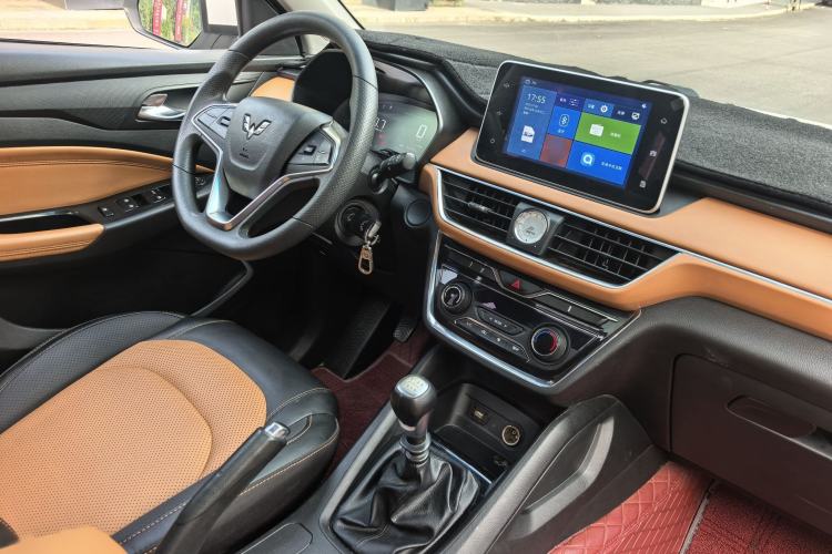 Used Wuling Hongguang S3 2018 1.5T Manual Luxury Model China V Standard Interior 1