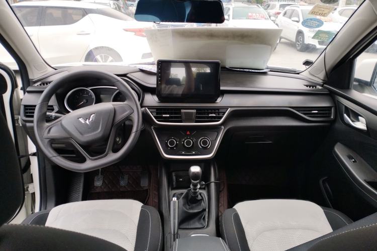Used Wuling Hongguang S3 2018 1.5L Manual Standard Version China V Standard Interior 2