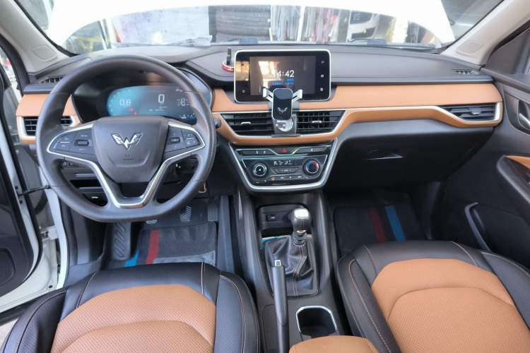 Used Wuling Hongguang S3 2018 1.5L Manual Luxury Model China V Standard Interior 2