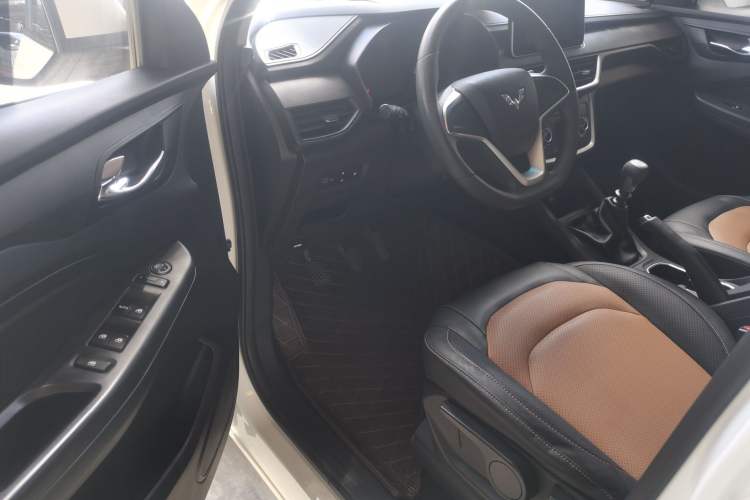 Used Wuling Hongguang S3 2018 1.5L Manual Comfort Model China V Standard Interior 2