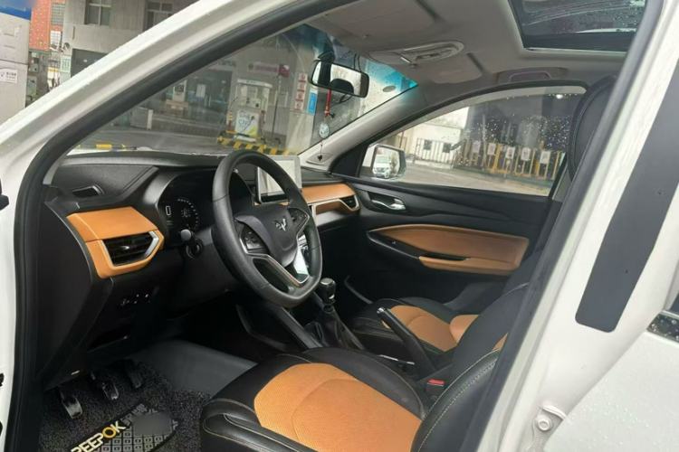 Used Wuling Hongguang S3 2018 1.5L Manual Luxury Model China V Standard Interior 2
