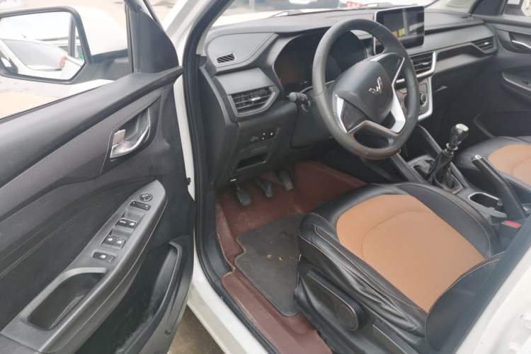 Used Wuling Hongguang S3 2018 1.5L Manual Comfort Model China V Standard Interior 2