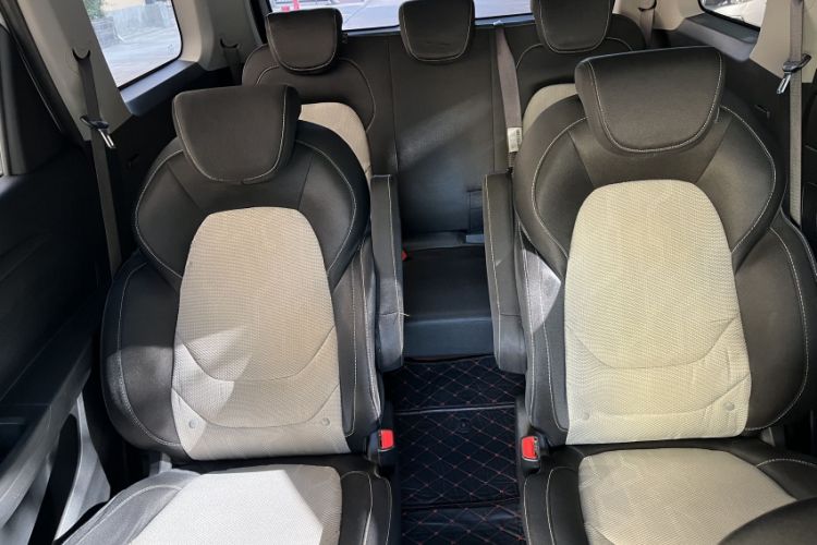 Used Wuling Hongguang S3 2018 1.5L Manual Standard Version China V Standard Interior 2