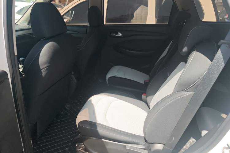Used Wuling Hongguang S3 2018 1.5L Manual Standard Version China V Standard Interior 3