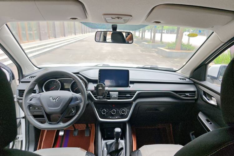Used Wuling Hongguang S3 2018 1.5L Manual Standard Version China V Standard Interior 3
