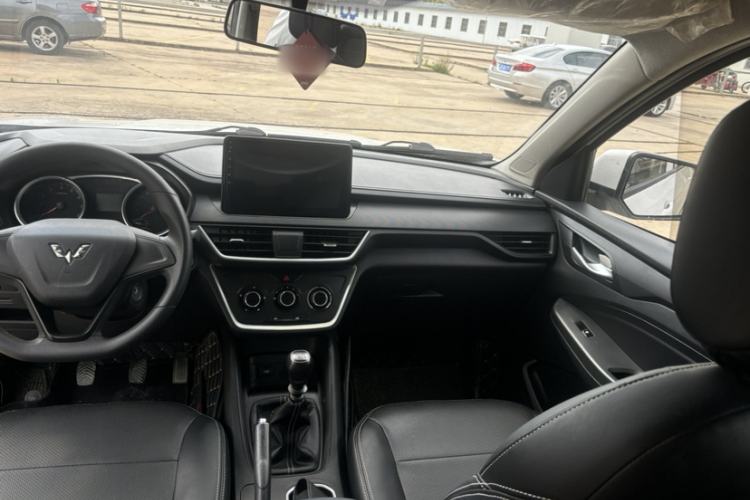 Used Wuling Hongguang S3 2018 1.5L Manual Standard Version China V Standard Interior 3