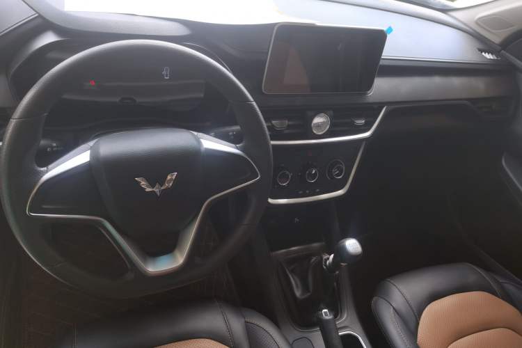 Used Wuling Hongguang S3 2018 1.5L Manual Comfort Model China V Standard Interior 3
