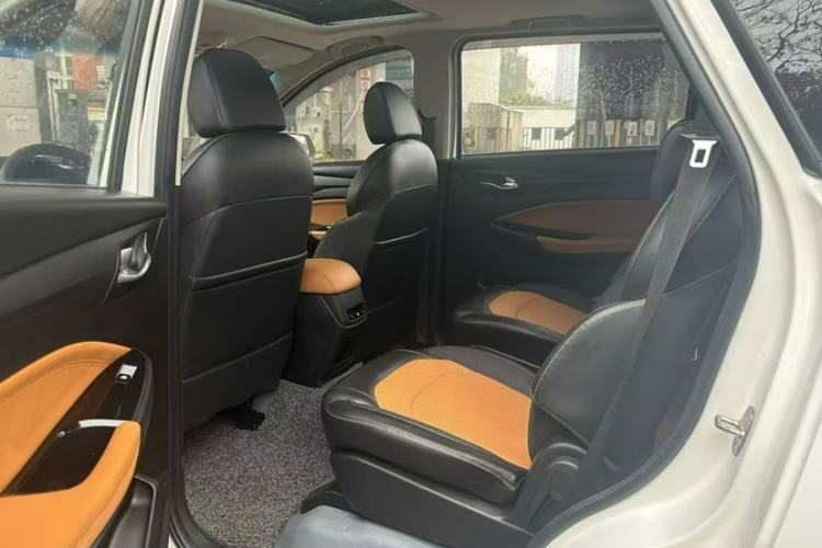 Used Wuling Hongguang S3 2018 1.5L Manual Luxury Model China V Standard Interior 3