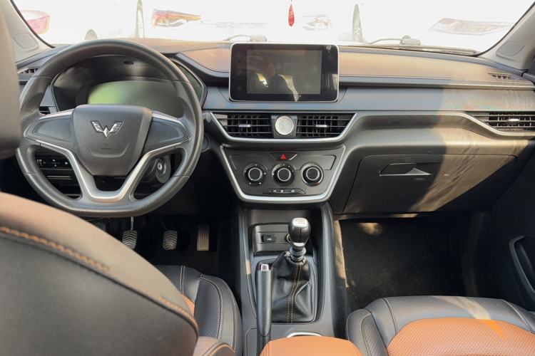 Used Wuling Hongguang S3 2018 1.5L Manual Comfort Model China V Standard Interior 3