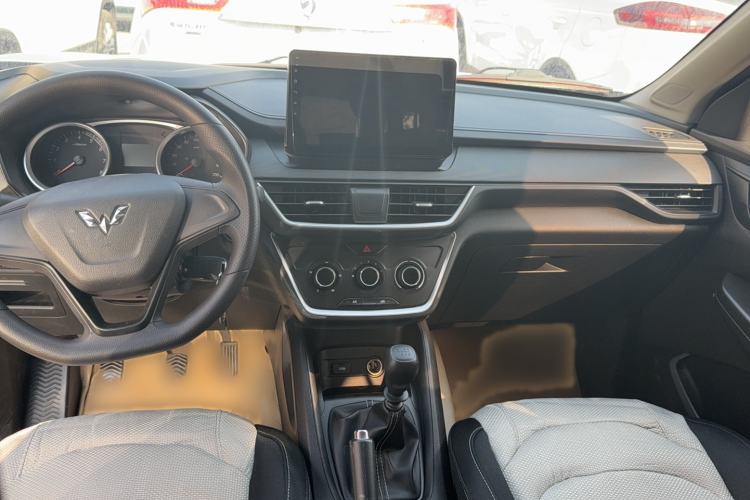 Used Wuling Hongguang S3 2018 1.5L Manual Standard Version China V Standard Interior 3