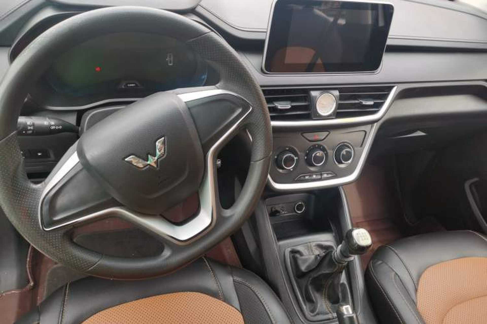 Used Wuling Hongguang S3 2018 1.5L Manual Comfort Model China V Standard Interior 3