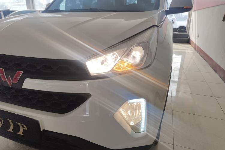 Used Wuling Hongguang S3 2018 1.5L Manual Standard Version China V Standard Left Front Headlight