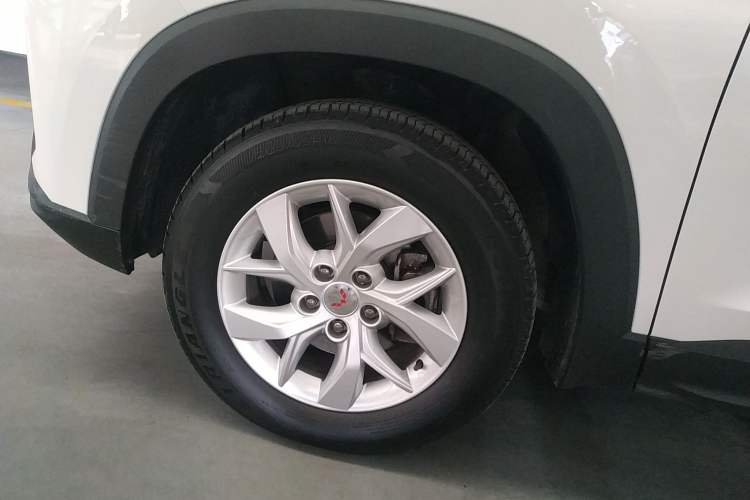 Used Wuling Hongguang S3 2018 1.5L Manual Standard Version China V Standard Left Front Wheel Hub