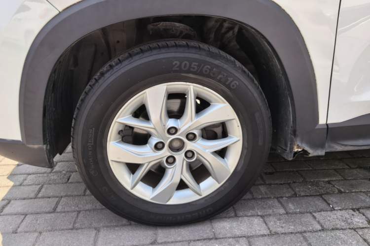 Used Wuling Hongguang S3 2018 1.5L Manual Standard Version China V Standard Left Front Wheel Hub