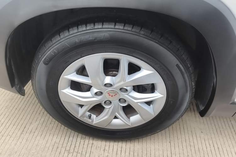 Used Wuling Hongguang S3 2018 1.5T Manual Luxury Model China V Standard Left Front Wheel Hub