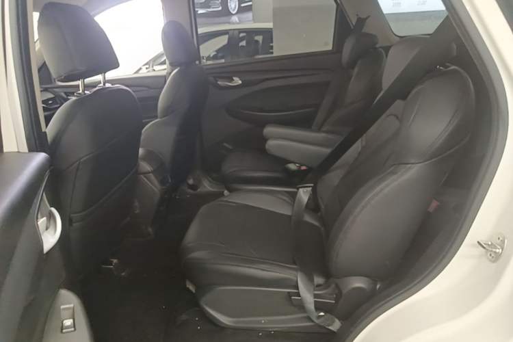 Used Wuling Hongguang S3 2018 1.5L Manual Standard Version China V Standard Left Rear Seat
