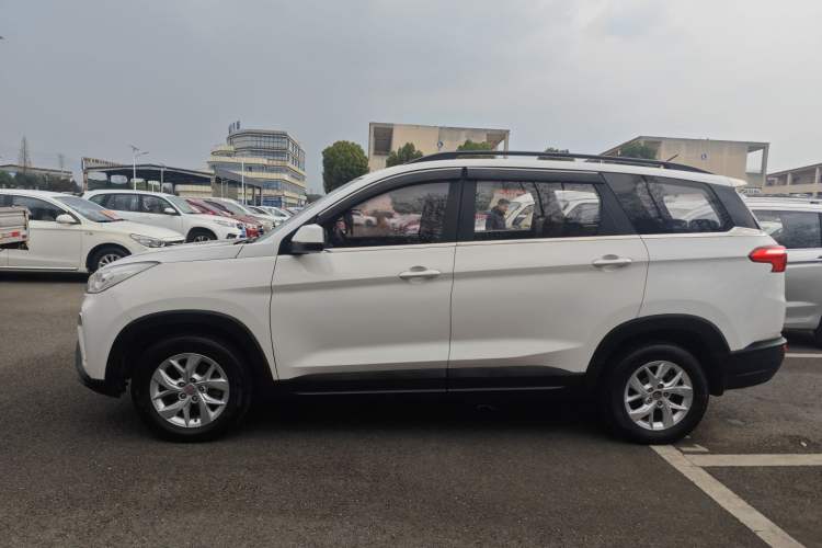Used Wuling Hongguang S3 2018 1.5L Manual Comfort Model China V Standard Left Side
