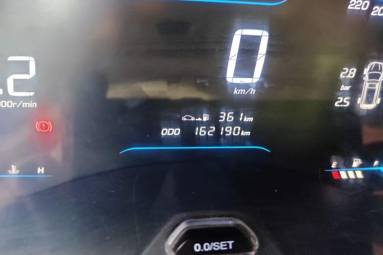 Used Wuling Hongguang S3 2018 1.5L Manual Luxury Model China V Standard Odometer Close Up