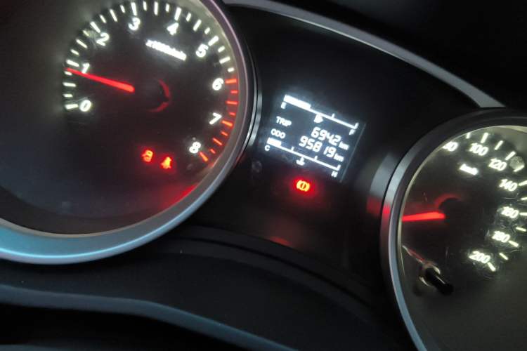 Used Wuling Hongguang S3 2018 1.5L Manual Standard Version China V Standard Odometer Close Up