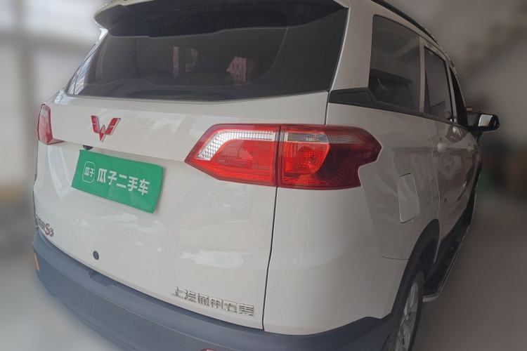 Used Wuling Hongguang S3 2018 1.5L Manual Standard Version China V Standard Rear Right 45 Deg