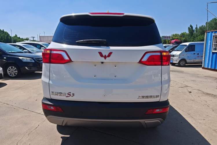 Used Wuling Hongguang S3 2018 1.5T Manual Luxury Model China V Standard Rear