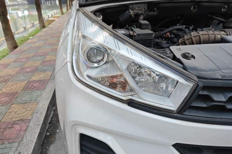 Used Wuling Hongguang S3 2018 1.5L Manual Standard Version China V Standard Right Front Headlight
