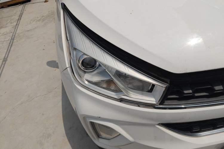 Used Wuling Hongguang S3 2018 1.5T Manual Luxury Model China V Standard Right Front Headlight