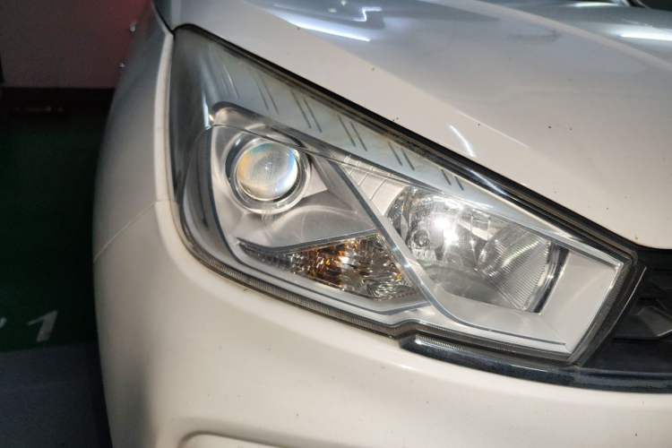 Used Wuling Hongguang S3 2018 1.5T Manual Luxury Model China V Standard Right Front Headlight