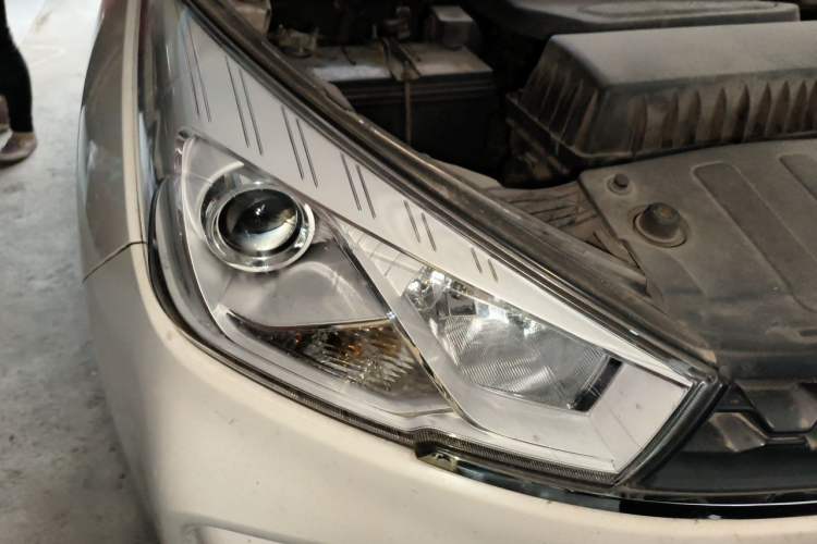 Used Wuling Hongguang S3 2018 1.5T Manual Luxury Model China V Standard Right Front Headlight