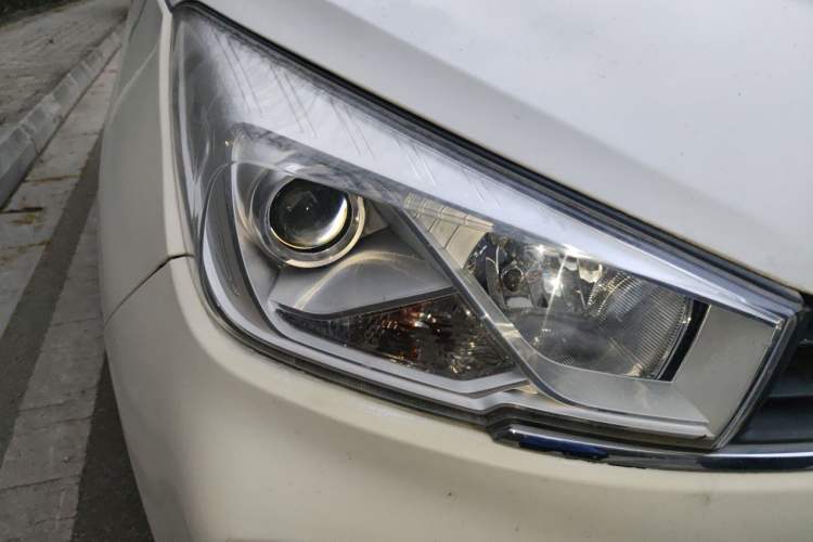 Used Wuling Hongguang S3 2018 1.5L Manual Luxury Model China V Standard Right Front Headlight