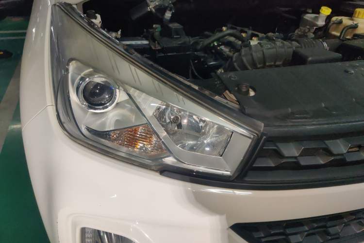 Used Wuling Hongguang S3 2018 1.5L Manual Standard Version China V Standard Right Front Headlight