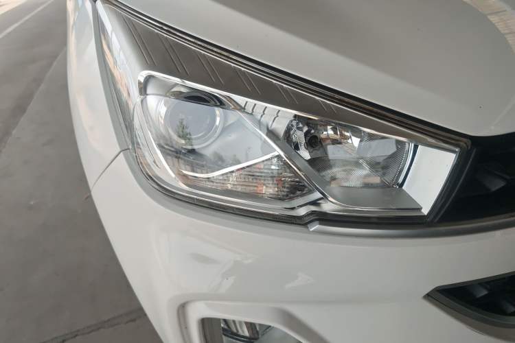 Used Wuling Hongguang S3 2018 1.5L Manual Comfort Model China V Standard Right Front Headlight