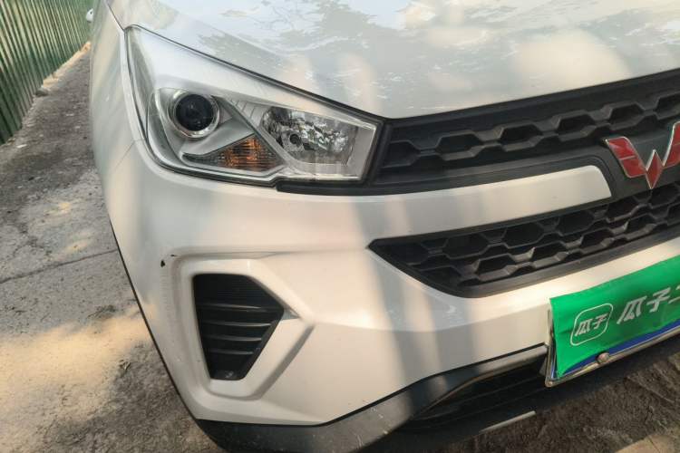 Used Wuling Hongguang S3 2018 1.5L Manual Standard Version China V Standard Right Front Headlight