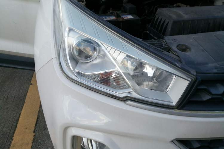 Used Wuling Hongguang S3 2018 1.5L Manual Standard Version China V Standard Right Front Headlight