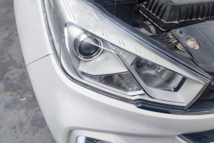 Used Wuling Hongguang S3 2018 1.5T Manual Luxury Model China V Standard Right Front Headlight